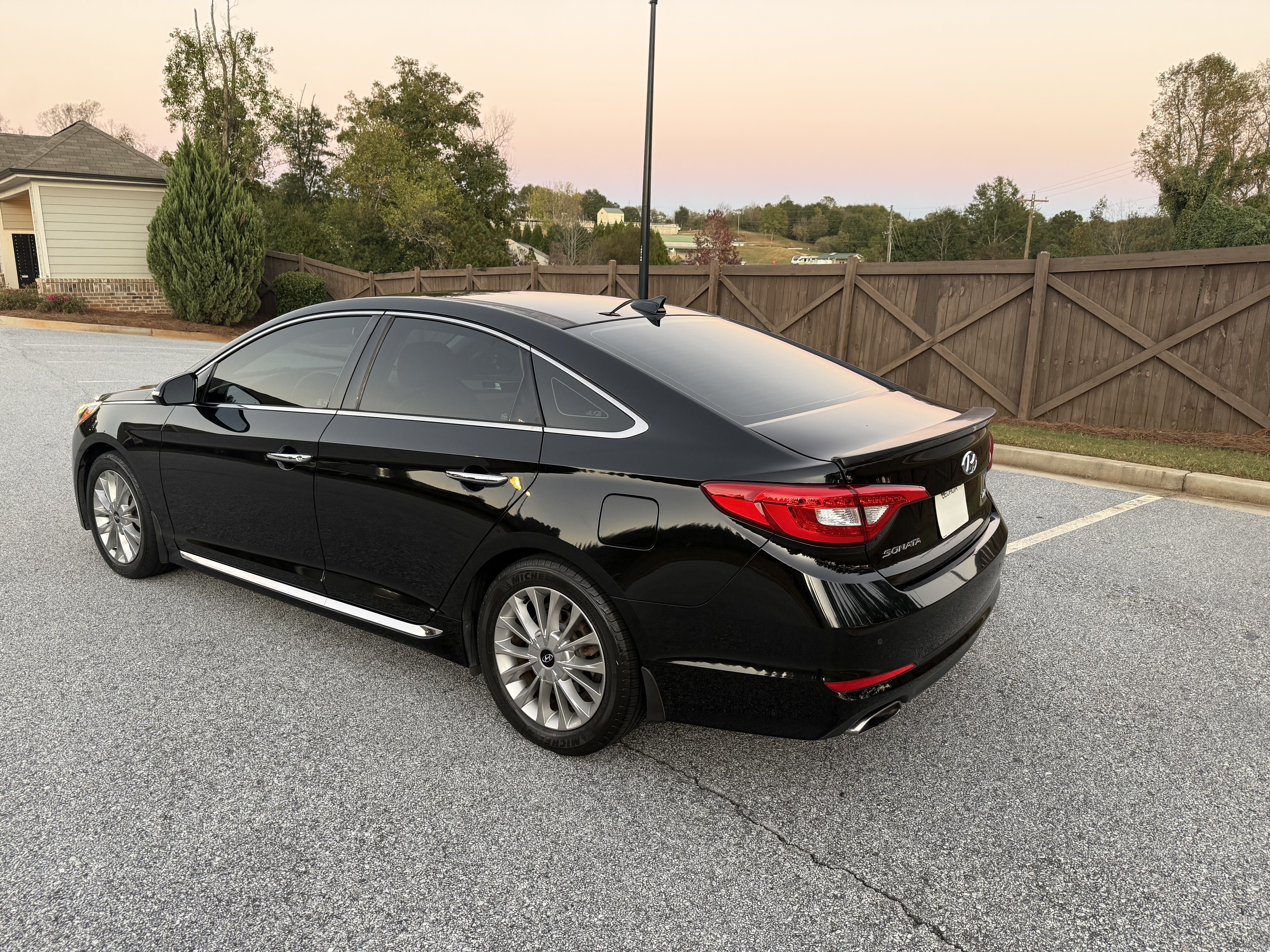 Used 2015 Hyundai Sonata Limited w/ Option Group 06 FWD image 11