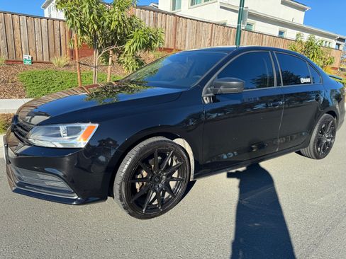 Used 2015 Volkswagen Jetta S image 2