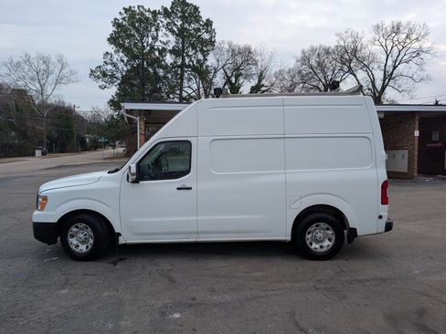 Used 2020 Nissan NV 2500 SV image 2