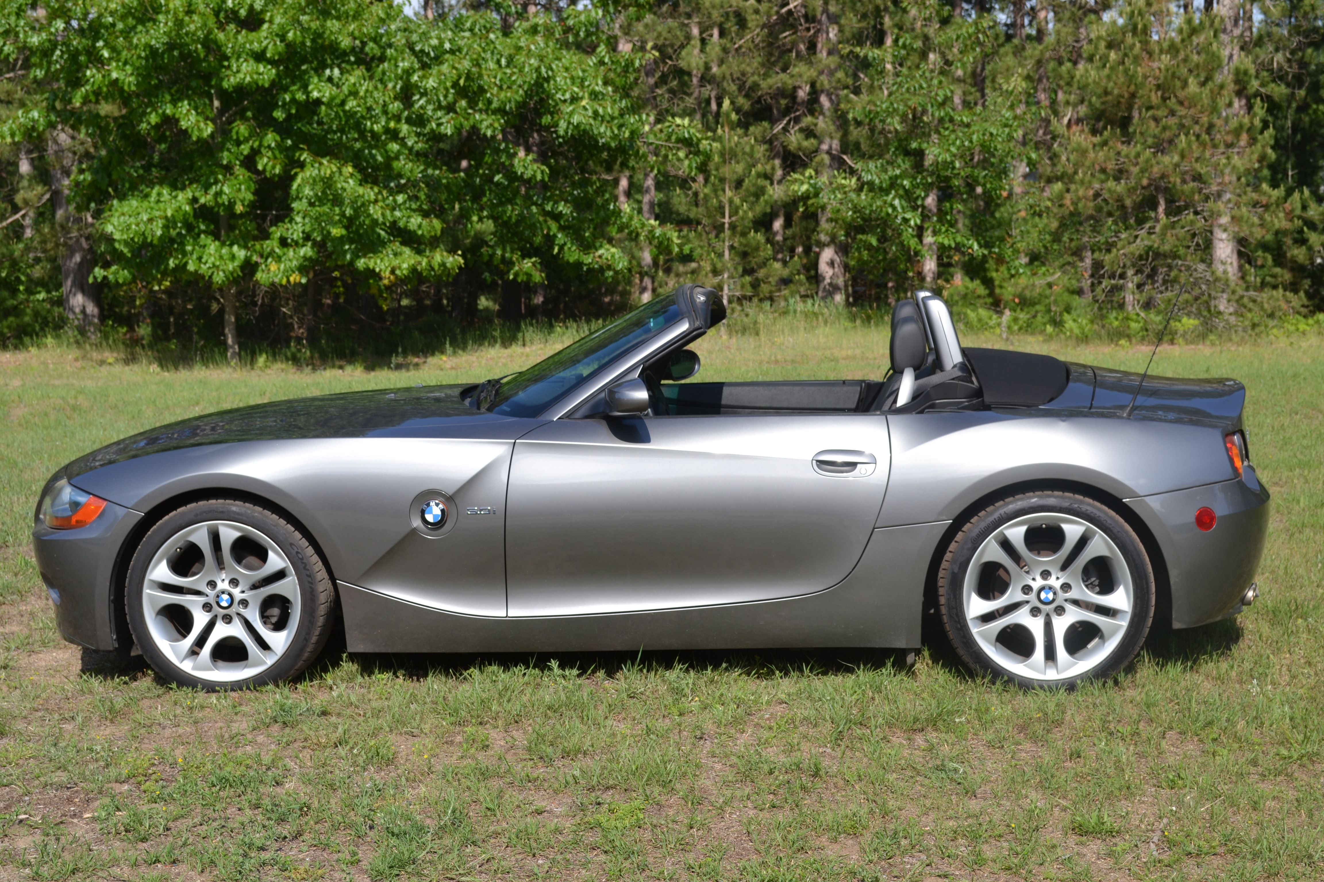 Used 2004 BMW Z4 3.0i RWD image 2