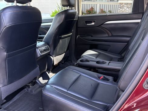 Used 2017 Toyota Highlander XLE image 9
