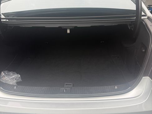 Used 2011 Mercedes-Benz E 550 4MATIC Sedan image 12