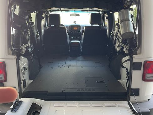 Used 2012 Jeep Wrangler Unlimited Sahara image 20