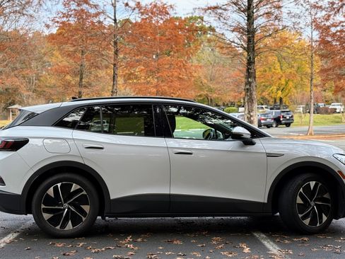 Used 2022 Volkswagen ID.4 Pro image 9