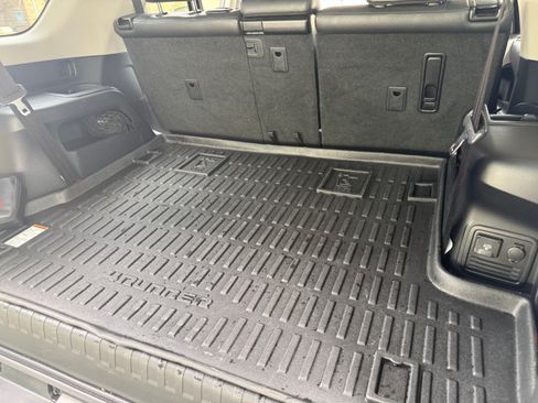 Used 2022 Toyota 4Runner Limited AWD/4WD image 10