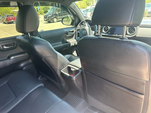 Used 2022 Toyota Tacoma TRD Off-Road w/ TRD Premium Off Road Package image 14