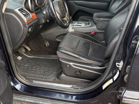 Used 2011 Jeep Grand Cherokee Limited w/ Trailer Tow Group IV image 8