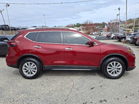 Used 2020 Nissan Rogue SV image 4