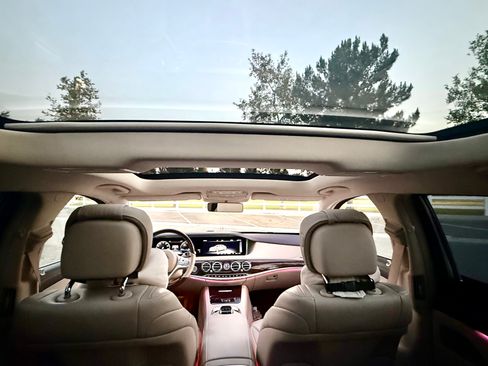 Used 2019 Mercedes-Benz S 560 Sedan image 6