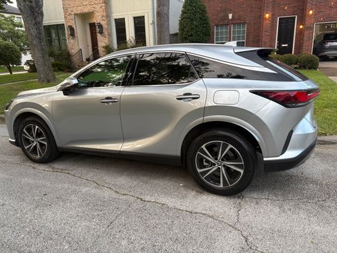 Used 2023 Lexus RX 350 Premium w/ Cold Area Package FWD image 10