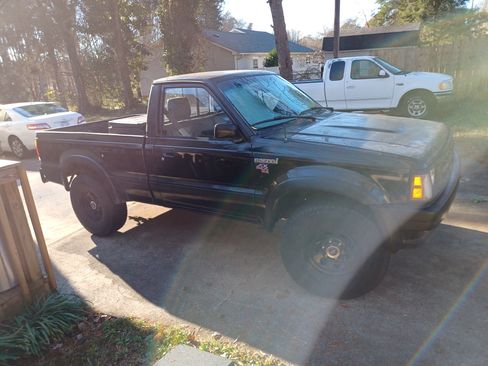 Used 1992 MAZDA B-Series Pickup 4x4 Regular Cab B2600i image 6