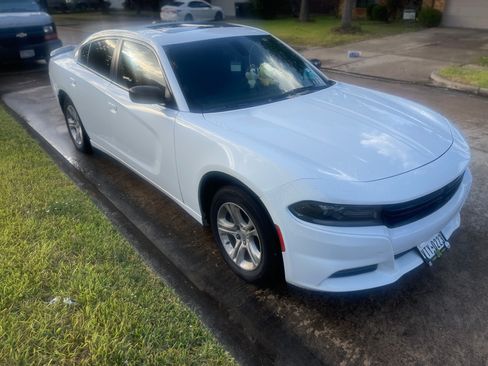 Used 2019 Dodge Charger SXT image 6