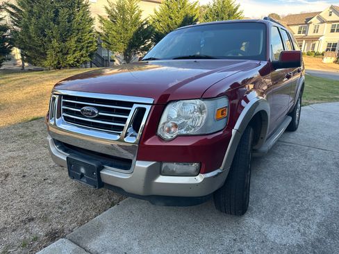 Used 2010 Ford Explorer Eddie Bauer image 4