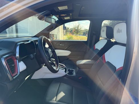 Used 2024 GMC Canyon AT4X w/ AT4X AEV Edition AWD/4WD image 12