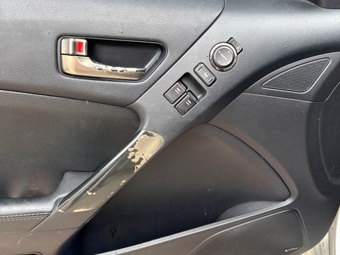 Used 2013 Hyundai Genesis 3.8 image 12