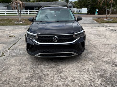 Used 2022 Volkswagen Taos S image 2