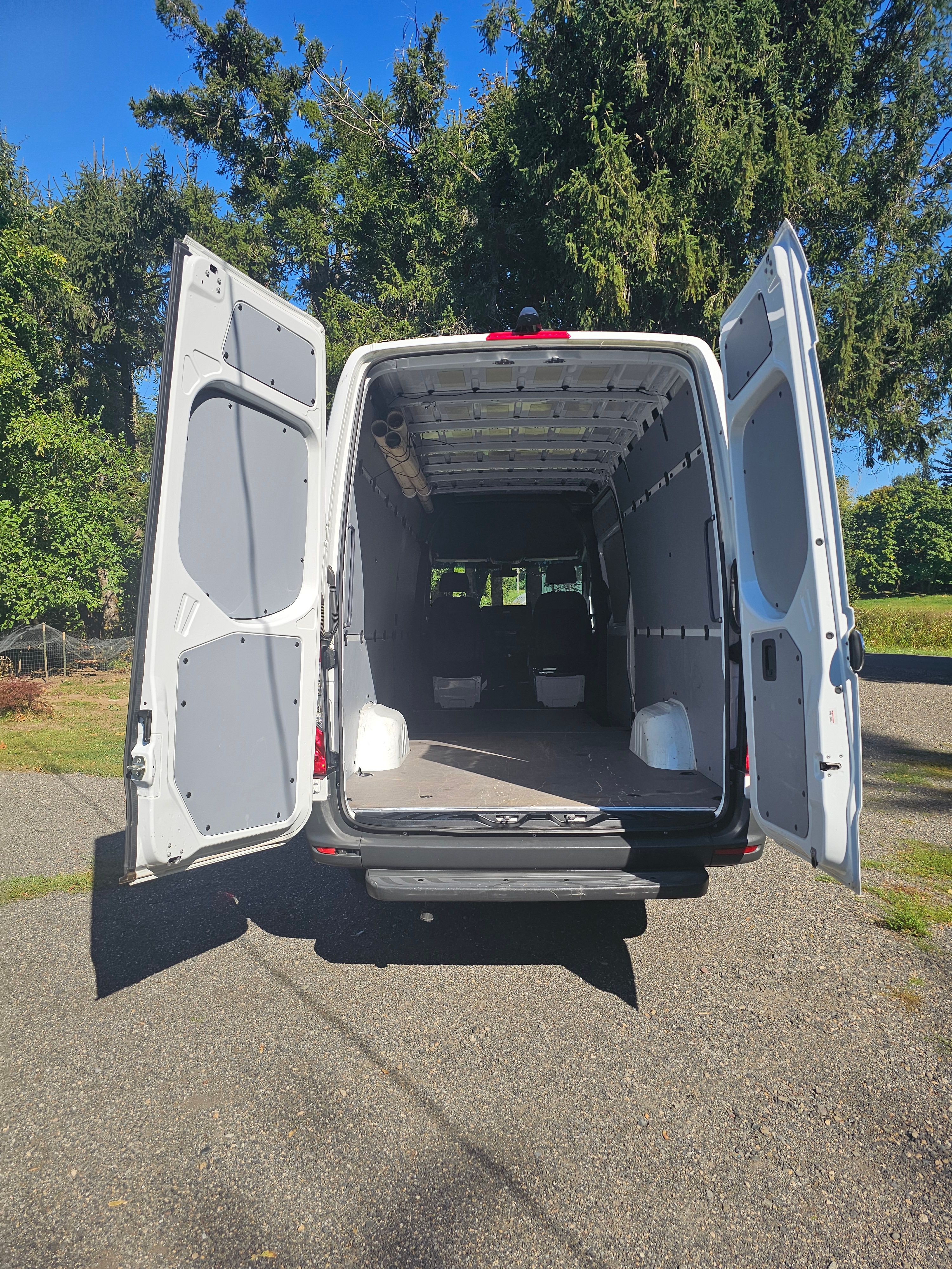 Used 2020 Freightliner Sprinter 2500 RWD image 8