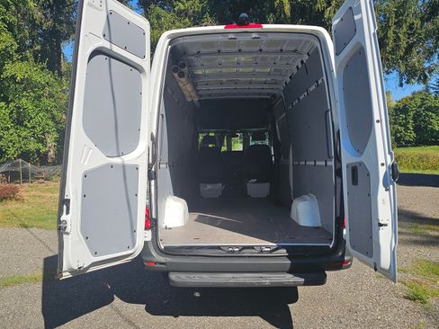 Used 2020 Freightliner Sprinter 2500 image 8