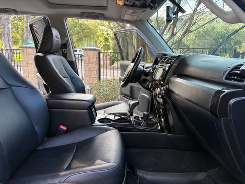 Used 2019 Toyota 4Runner TRD Off-Road Premium w/ Wilderness Package image 9