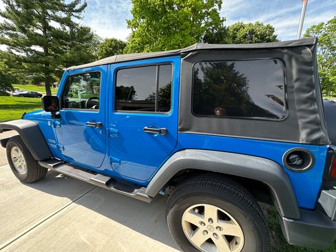 Used 2012 Jeep Wrangler Unlimited Sport AWD/4WD image 4