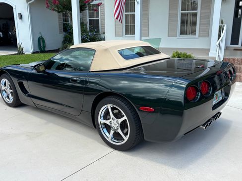 Used 2001 Chevrolet Corvette Convertible w/ Preferred Equipment Group2 RWD image 2