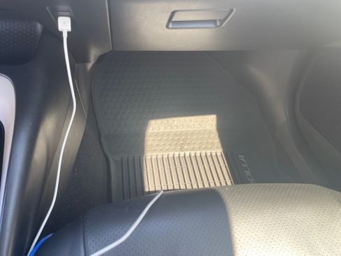 Used 2021 Toyota Corolla LE image 16