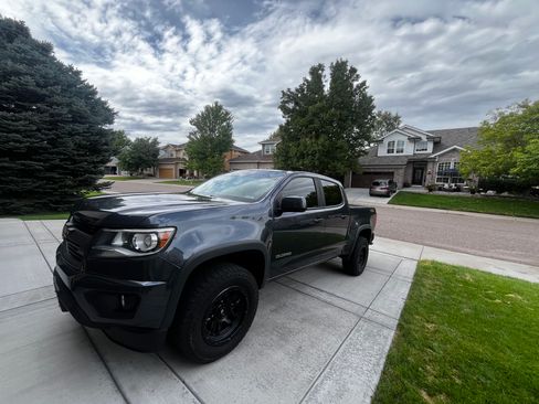Used 2017 Chevrolet Colorado Z71 AWD/4WD image 2