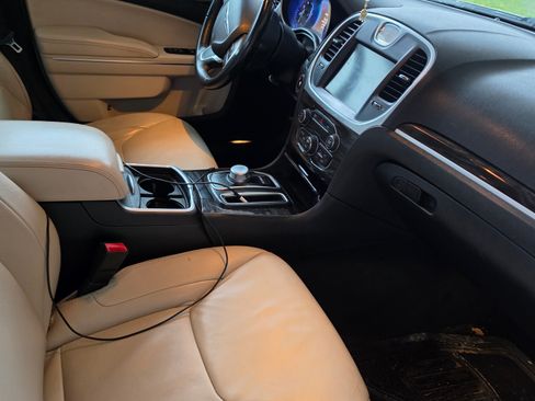 Used 2015 Chrysler 300 Limited image 13