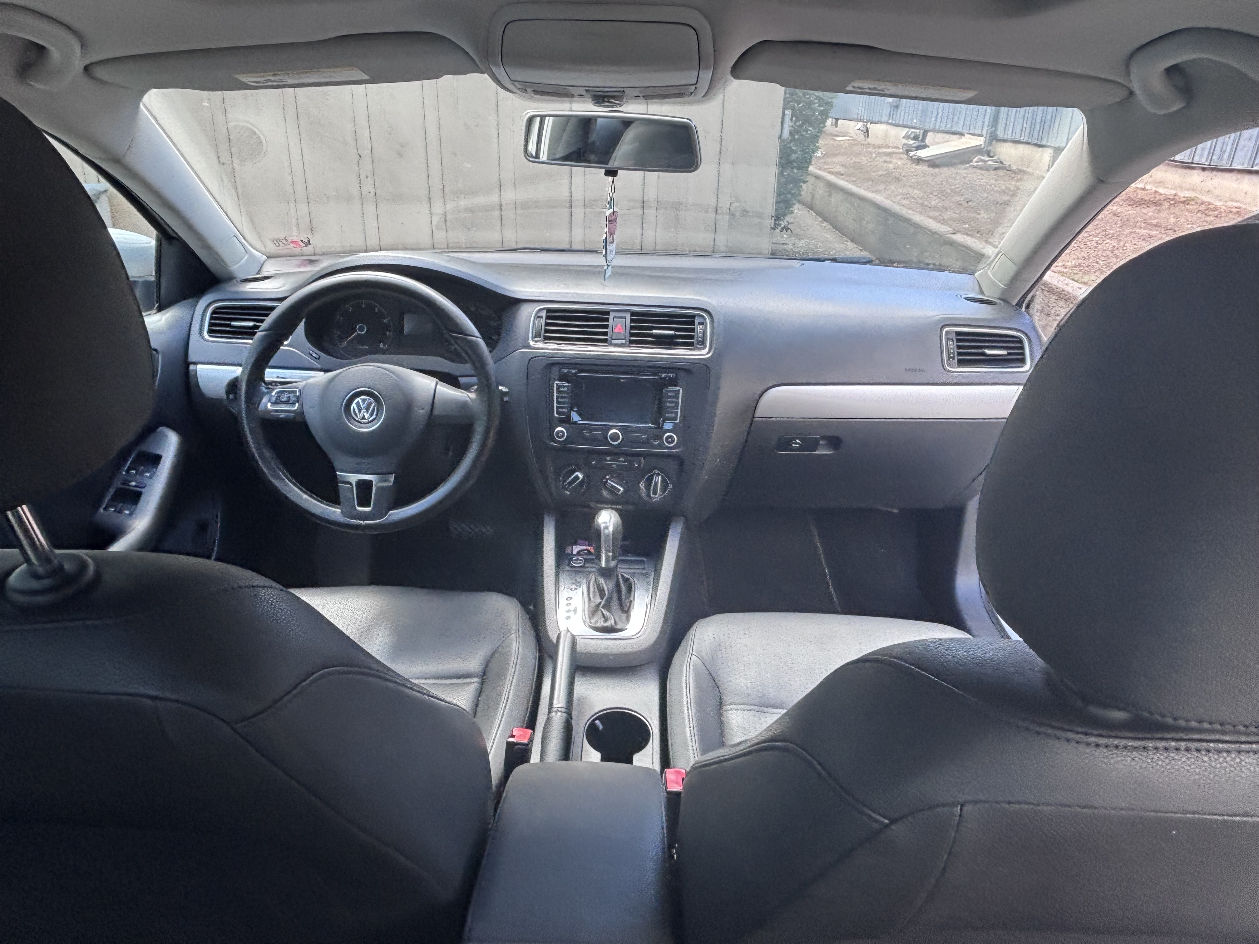 Used 2011 Volkswagen Jetta SEL FWD image 6