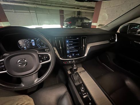 Used 2021 Volvo V60 T5 Cross Country w/ Climate Package image 12