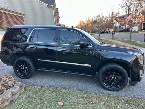 Used 2019 Cadillac Escalade Premium Luxury image 11