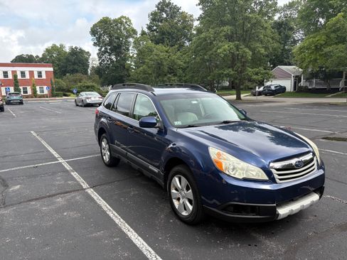 Used 2011 Subaru Outback 2.5i Limited AWD/4WD image 5