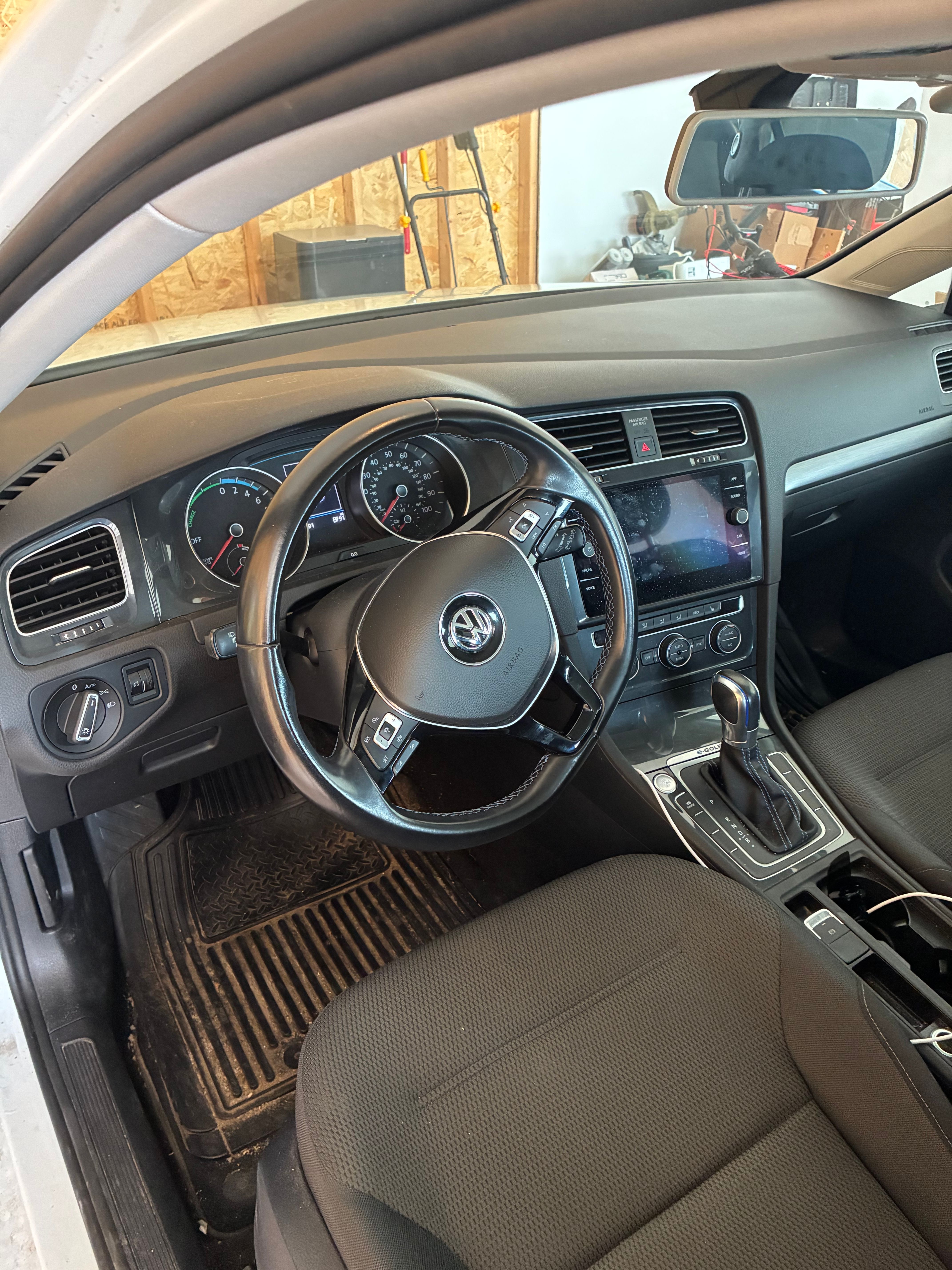 Used 2019 Volkswagen e-Golf SE FWD image 9