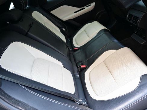 Used 2017 Jaguar F-PACE R-Sport image 12