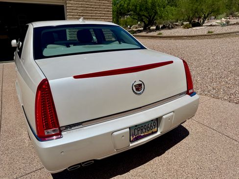 Used 2010 Cadillac DTS Premium w/ Driver Awareness Package FWD image 8