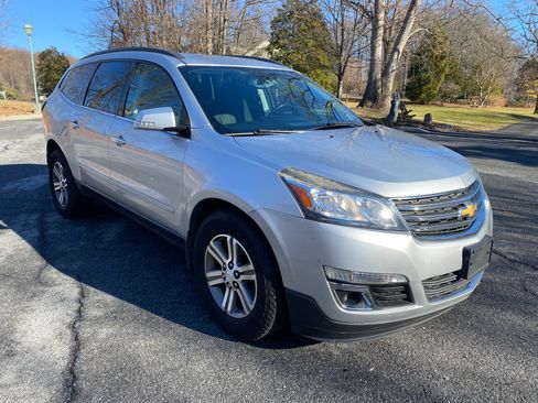 Used 2016 Chevrolet Traverse LT image 12
