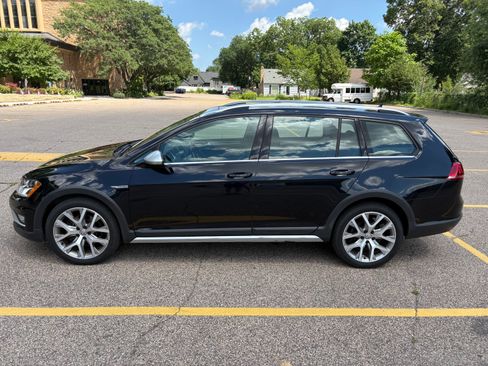 Used 2017 Volkswagen Golf Alltrack S AWD/4WD image 9