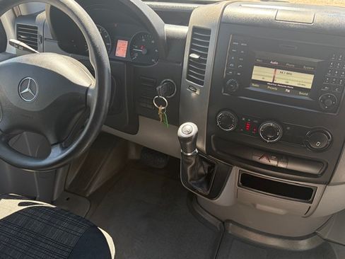 Used 2015 Mercedes-Benz Sprinter 2500 image 19