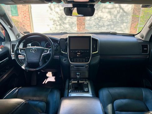 Used 2016 Toyota Land Cruiser image 13