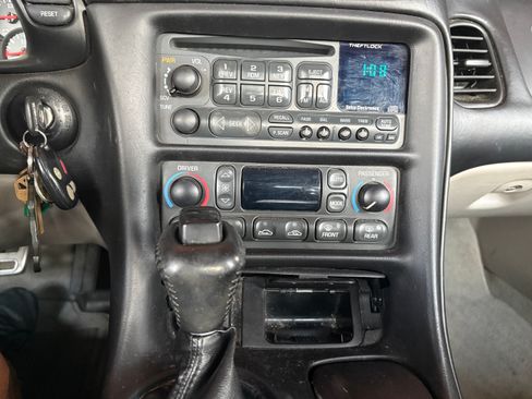 Used 2004 Chevrolet Corvette Coupe w/ Roof Package image 2