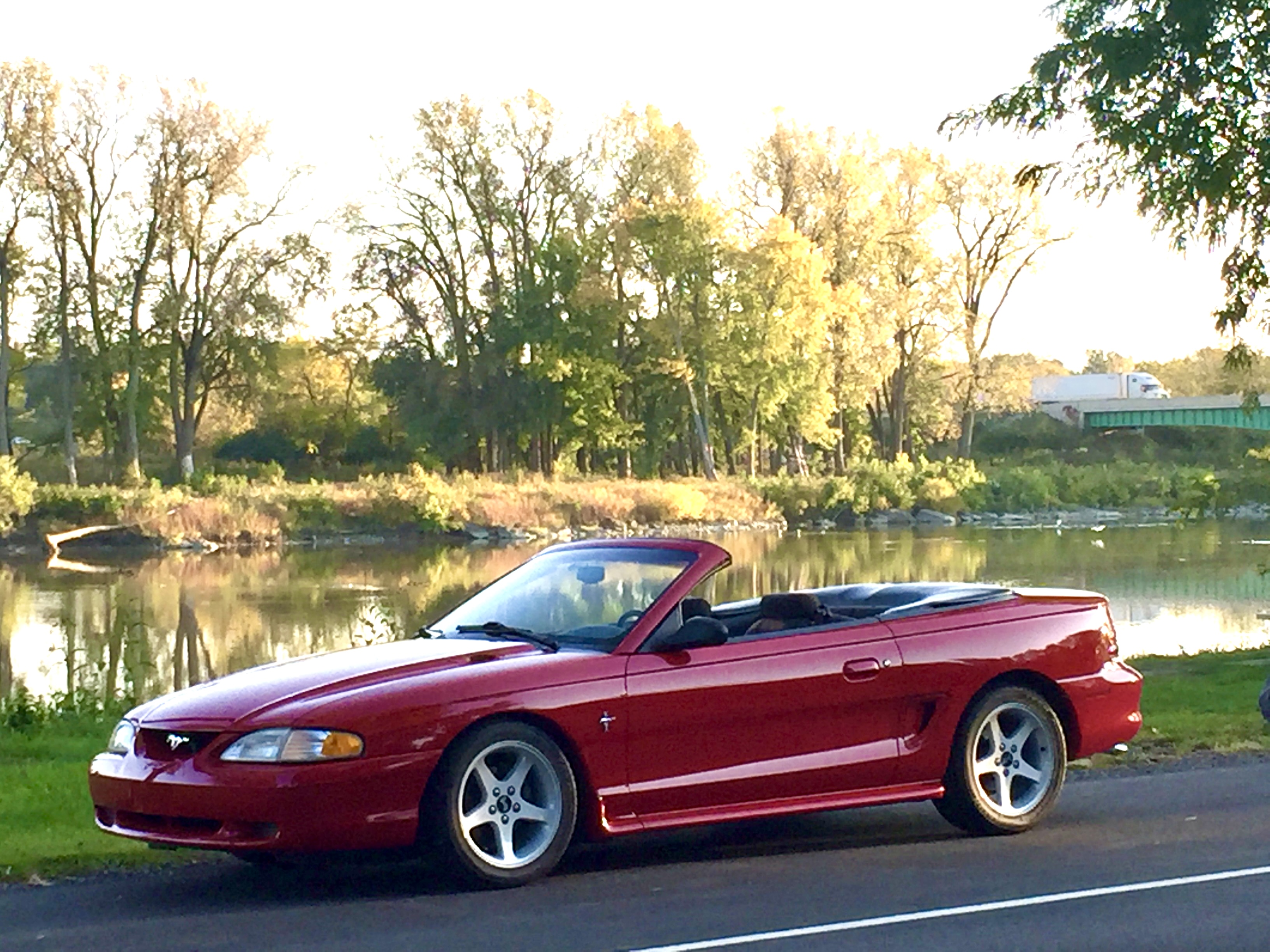 Used 1995 Ford Mustang Convertible RWD image 1