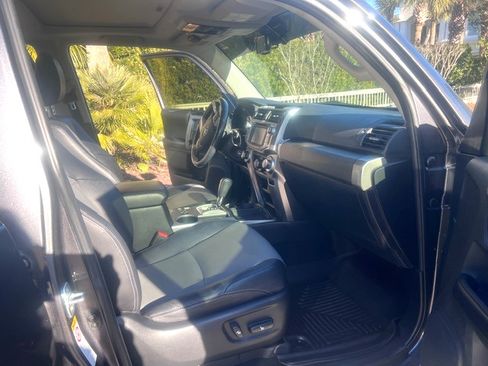 Used 2015 Toyota 4Runner SR5 Premium image 11