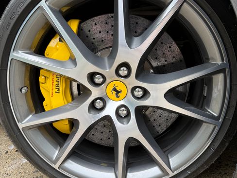 Used 2013 Ferrari California RWD image 8