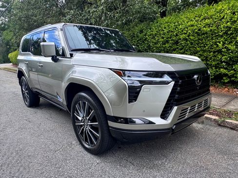Used 2025 Lexus GX 550 w/ Accessory Package (Z1) AWD/4WD image 8
