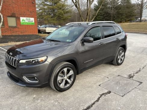 Used 2019 Jeep Cherokee Limited image 1