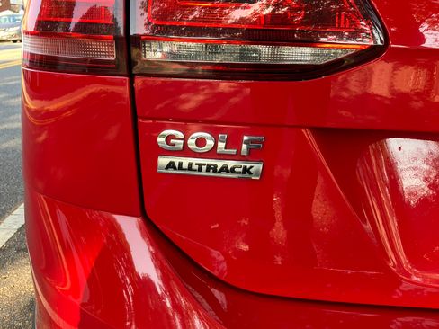 Used 2017 Volkswagen Golf Alltrack SE image 5