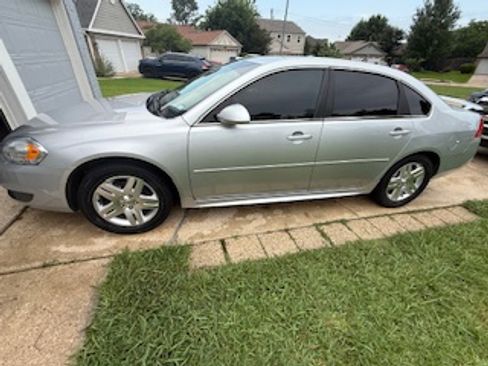Used 2011 Chevrolet Impala LT FWD image 2
