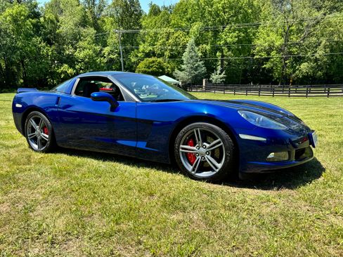 Used 2005 Chevrolet Corvette Coupe w/ Preferred Equipment Group RWD image 1