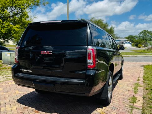 Used 2019 GMC Yukon XL SLT image 4