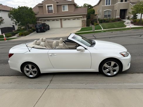 Used 2010 Lexus IS 250C RWD image 10